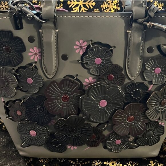 Coach Dakotah Linked Tea Rose Bag And Matching Clutch Wallet With 2 Charms! - Picture 2 of 8